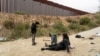 Boshpana izlab kelgan turkiyalik migrantlar, Tixuana, Meksika, 8-iyun, 2024
