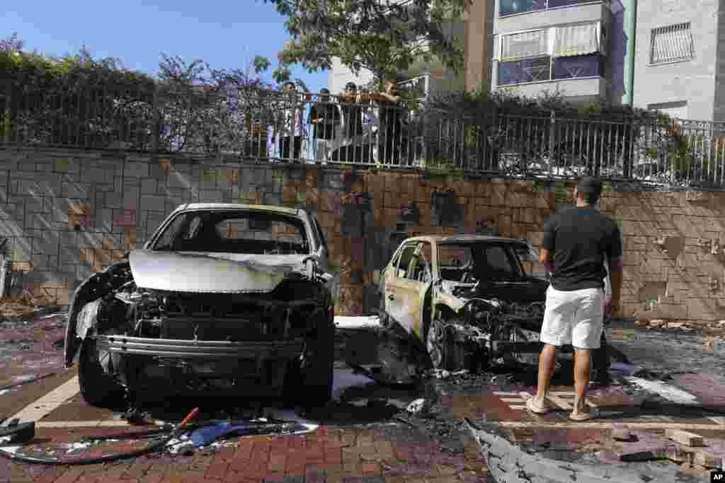 G'azodan otilgan raketalardan yonib ketgan mashinalar, Ashkelon, Isroil janubi