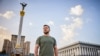 Президент Зеленський у Гарварді говорив про лідерство у час великих світових викликів. На фото прес-служби президент України на Майдані Незалежності в Києві напередодні Дня Незалежності України, 23 серпня 2022 року.