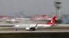 "Boeing B737" təyyarəsi Bakı aeroportuna plandankənar eniş edib 