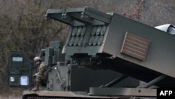 Gjatë një demonstrimi në vitin 2020 të sistemit të raketave amerikane MLRS në bazën Grafenwoehr