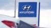 Logo perusahaan Hyundai terlihat di sebuah dealer mobil di Centennial, Colorado, Minggu, 20 Desember 2020. (Foto: AP)