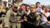 Cerca de 1.000 ex miembros de la Fuerza pública de Venezuela han desertado y pedido refugio en Colombia desde el 23 de febrero, de acuerdo al gobierno del país. 