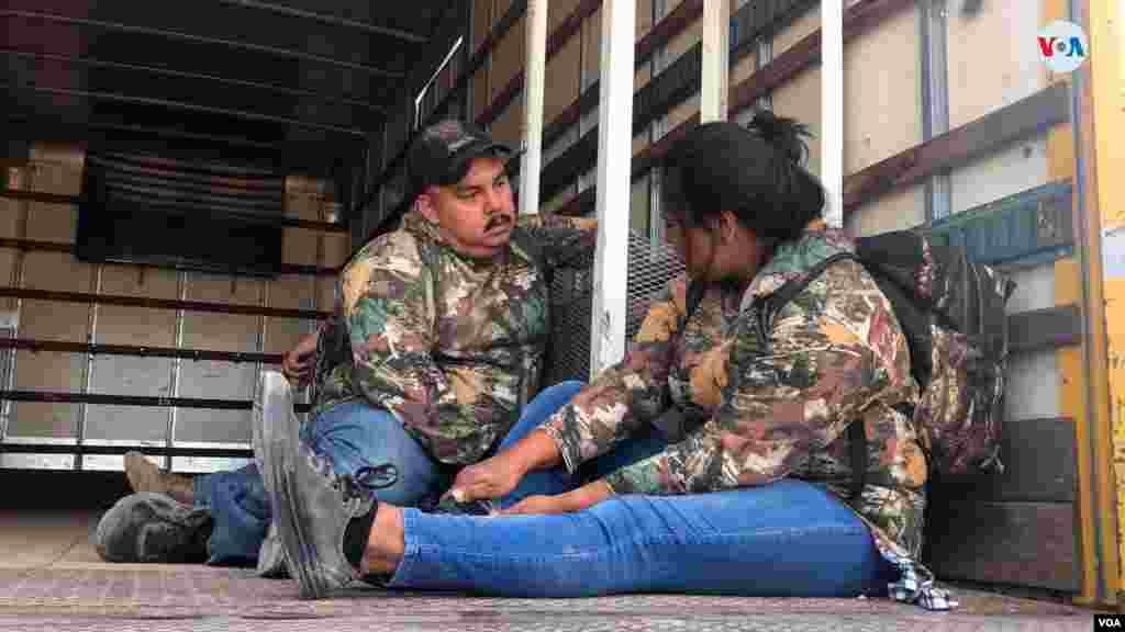 La Voz de América acompañó a agentes de la CBP a su centro de entrenamiento en Arizona en el marco de su iniciativa de seguridad para reducir las muertes en la frontera entre EE.UU. y México. Recientemente fue anunciado el nombramiento de un ex jefe de la Patrulla Fronteriza que trabajó bajo el gobierno de Barack Obama como nuevo director del Servicio de Control de Inmigración y Aduanas. Photo: Celia Mendoza - VOA