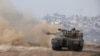 Xe tăng Israel đang bắn về phía dải Gaza
