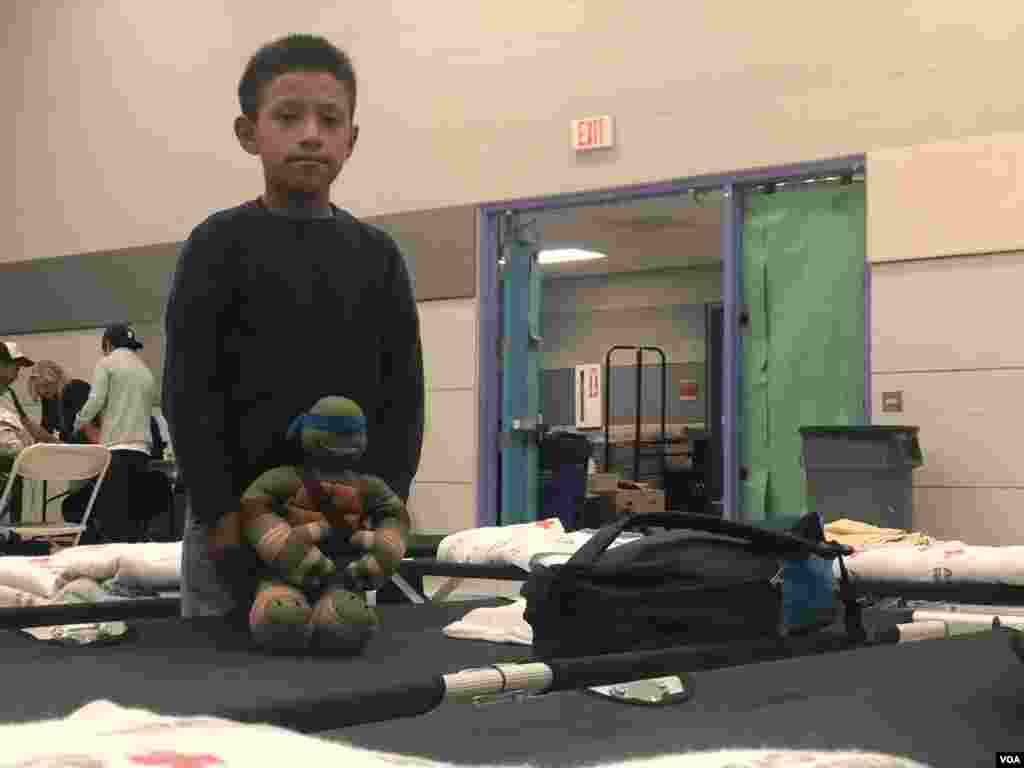 Un gran ventaja del lugar es que los migrantes pueden llegar con los niños al refugio donde son atendidos con el grupo familiar.