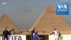 Match amical entre les légendes de la FIFA et de la CAF devant les pyramides de Gizeh