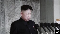 Nhà lãnh đạo Bắc Triều Tiên Kim Jong Un đọc diễn văn trong buổi lễ dánh dấu 100 năm ngày sinh của ông Kim Il Sung