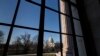 ARCHIVO - El Capitolio se ve desde el edificio de oficinas del Senado Russell mientras el Congreso regresa de una semana de trabajo de distrito, en Washington, el 24 de marzo de 2014. 