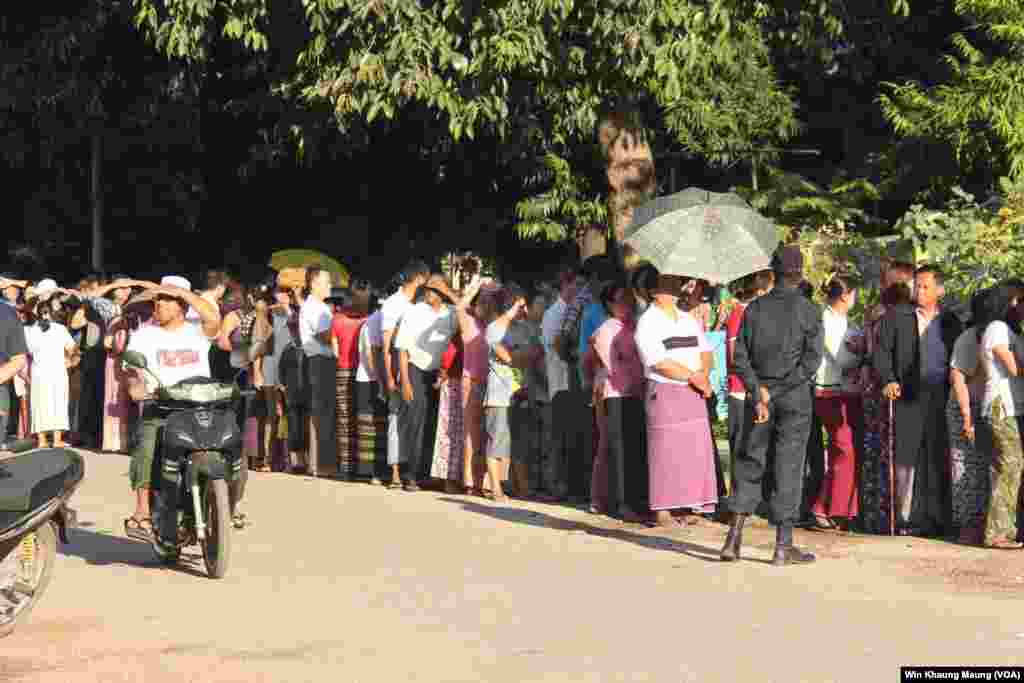 Myanmada o&#39;tgan parlament saylovlarida Aun San Su Kiy boshliq muxolif partiya, Demokratiy uchun milliy liganing qo&#39;li baland kelgan. Hukmron partiya mag&#39;lubiyatini tan olmoqda. Oxirgi chorak asrda o&#39;tkazilgan ilk erkin saylovlar bu.