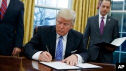 美国总统川普签署行政令，退出TPP