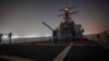 Tàu khu trục mang tên lửa dẫn đường lớp Arleigh Burke USS Carney đi qua Kênh đào Suez vào ngày 26/11/2023. Tàu khu trục này hôm 16/12/2023 đã bắn hạ hơn chục thiết bị bay không người lái ở Biển Đỏ phóng ra từ các khu vực do Huthi kiểm soát ở Yemen.