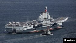 中国第一艘航空母舰“辽宁号”2017年7月7日早晨抵达香港（路透社）