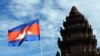 រូបឯកសារ៖ ទង់ជាតិខ្មែរ​បក់រវិចនៅវិមានឯករាជ្យ រាជធានីភ្នំពេញ កាលពីថ្ងៃទី១៧ ខែកញ្ញា ឆ្នាំ២០១២។