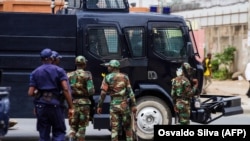Soldados angolanos nas ruas de Luanda para responder à manifestação contra o governo, 24 Outubro 2020