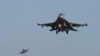 Jet Tempur F-16 milik Angkatan Udara AS terbang di atas Pangkalan Udara Osan dalam latihan gabungan antara AS dan Korea Selatan di Pyeongtaek, Korea Selatan, pada 4 Desember 2017. (Foto: AP/Ahn Young-joon)