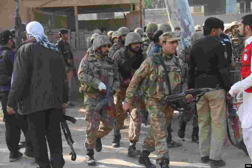 Pokistonning Peshovar shahrida shialar masjidiga jangarilar bostirib kirib, o&#39;t ochgan. Kamida 19 kishi halok bo&#39;lgan. 60 odam yarador. Toliblar hujumni amalga oshirganini aytayapti.