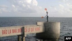 Hải quân Việt Nam trên quần đảo Trường Sa (hình chụp ngày 16/4/2011)