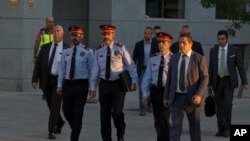 Catalan regional police chief Josep Luis Trapero, 3rd left, arrives at the national court in Madrid, Oct. 6, 2017.
