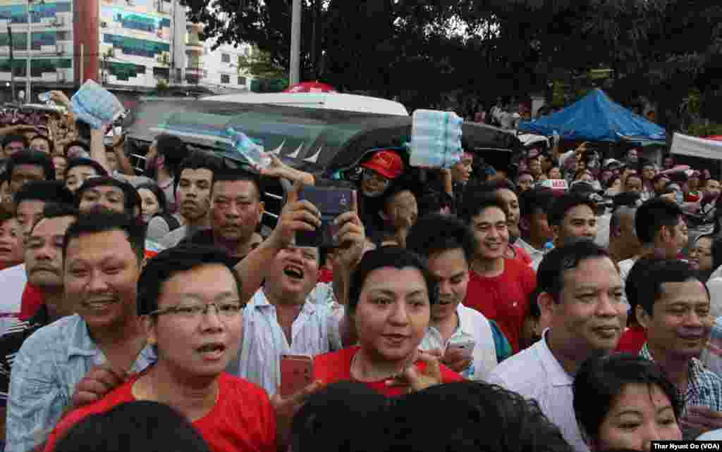 Myanmada o&#39;tgan parlament saylovlarida Aun San Su Kiy boshliq muxolif partiya, Demokratiy uchun milliy liganing qo&#39;li baland kelgan. Hukmron partiya mag&#39;lubiyatini tan olmoqda. Oxirgi chorak asrda o&#39;tkazilgan ilk erkin saylovlar bu.