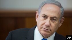 Israeli Prime Minister Benjamin Netanyahu chairs a weekly cabinet meeting at his office in Jerusalem, May 7, 2017. 